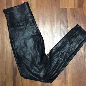 💜LIKE NEW💜 Spanx leather look leggings!
